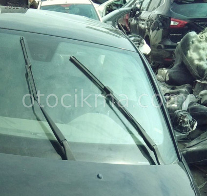 ÇIKMA 2007 VOLVO S40 ÖN CAM SİLECEK KOLU.