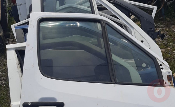 mercedes sprinter 309 çıkma sağ ön kapı camı