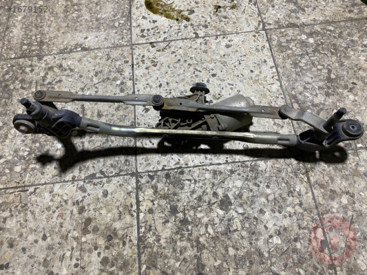 2012 RENAULT FLUENCE ÖN CAM SİLGİ MOTORU ORJ ÇIKMA