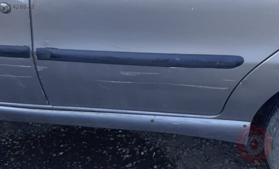 fiat siena çıkma sol arka kapı bandı