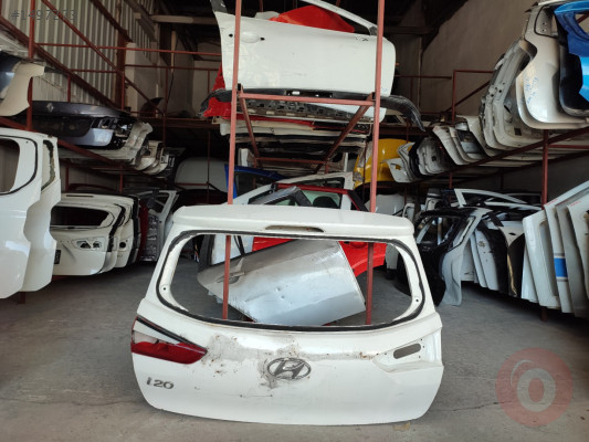 Hyundai i20 arka bagaj kapısı orjinal çıkma