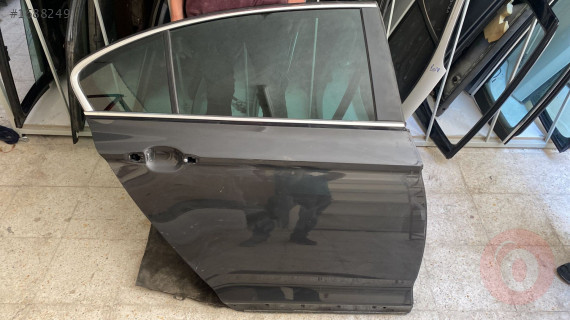 VW PASSAT B8 SAĞ ARKA KAPI HATASIZ ORJ ÇIKMA