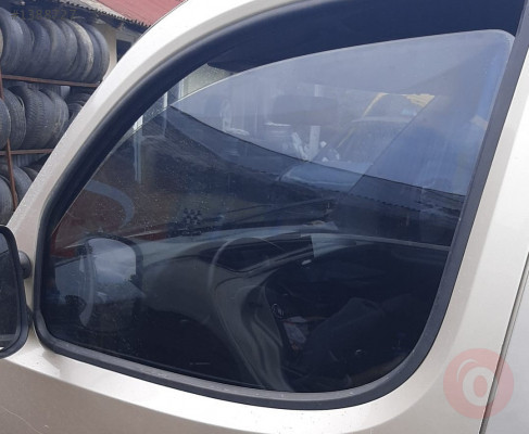 2011 model fiat doblo safeline çıkma sol ön kapı camı