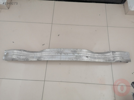 AUDİ A4 ÖN TAMPON DEMİRİ