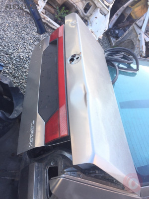 Alfa Romeo bagaj kapısı