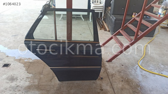 MERCEDES W202 SAĞ ARKA KAPI