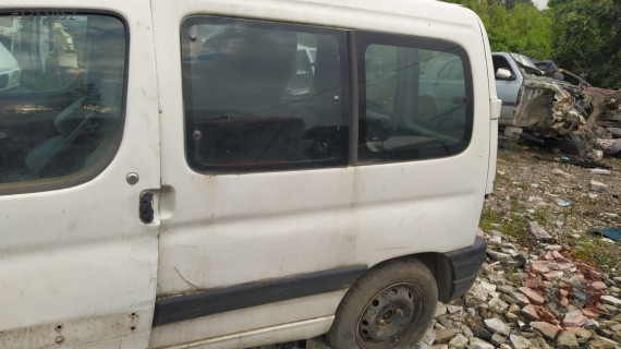 1999 peugeot partner 1.4 benzin çıkma sol arka çamurluk camı