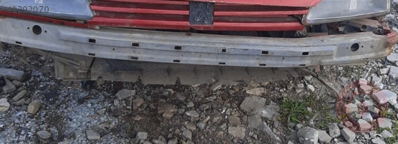 1993 model peugeot 405 çıkma ön tampon demiri
