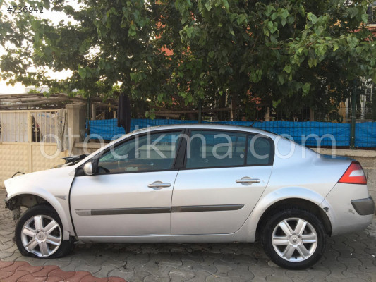 Megan 2 sol ön kapı dolu öncesi boyalı