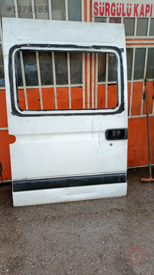 Renault master orta sürgülü kapı dolu sökme