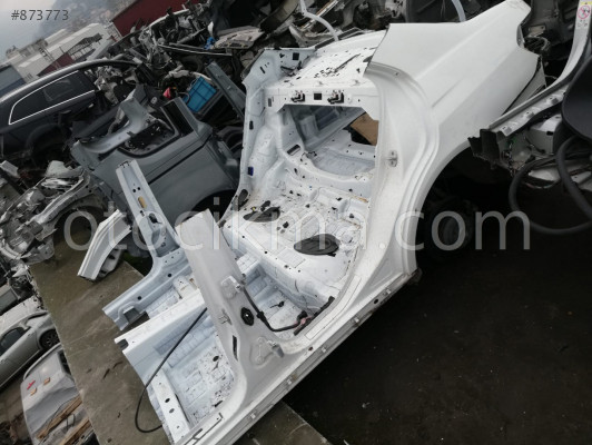 Mercedes W212 Makyajlı Sol arka çamurluk hatasız orjinal