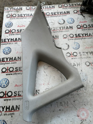 1P0867288 seat leon 2010 sağ arka bağaj kelebek cam kaplama