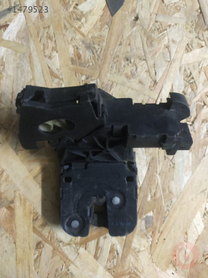 AUDİ A4 BAGAJ KİLİDİ 8P4827505C 8P4827505D 8P4827505B