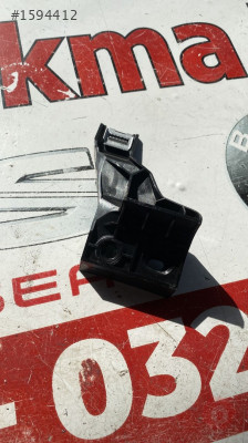 83B863616 audi a3 2020 orta konsol bağlantı braketi