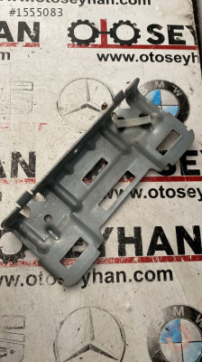 3G0858687A vw passat b8 sol ön tavan tutamağı tutucu demiri