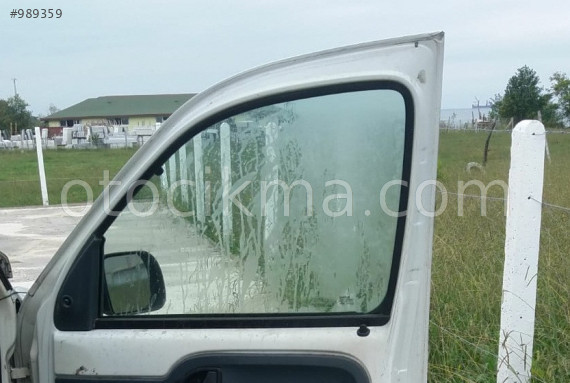 2002 model renault kangoo 1.9 çıkma sağ kapı camı