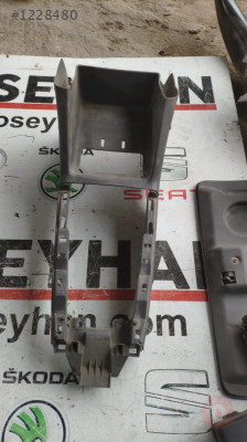6K0863241C seat ibiza 2000 vites konsolu