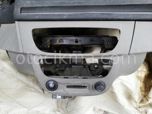 RENAULT MEGANE 3 TEYP ÇERÇEVESİ