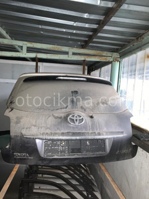 Toyota auris bagaj kapağı hayasız 2012