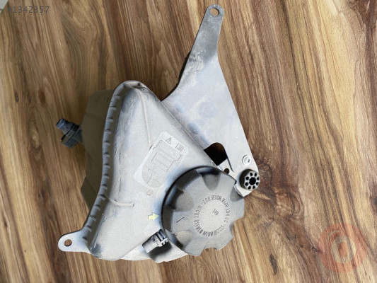BMW F10 520 525 DİZEL ÇIKMA ORJİNAL MOTOR SU BİDONU