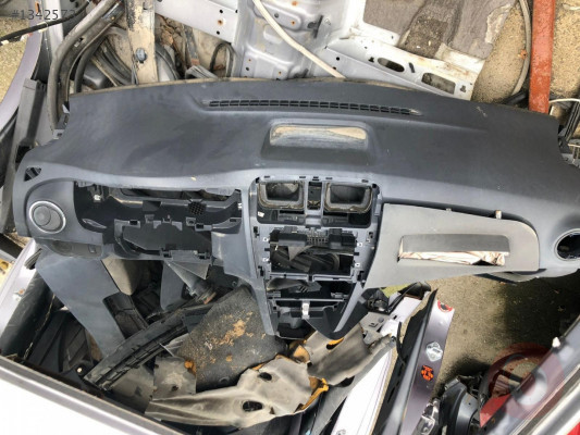 Renault Symbol Torpido Göğüs Orjinal Çıkma