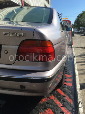 BMW 520İ SAĞ ARKA STOP