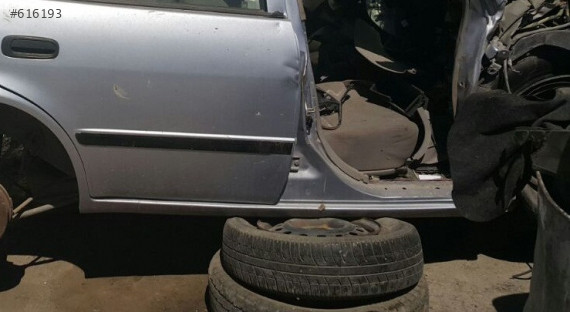 1999-2001 TOYOTA COROLLA HATASIZ SAĞ YAN PANEL.