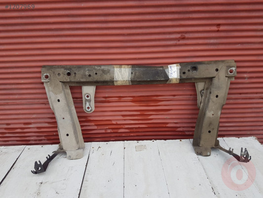 Renault Megane 2 1.9 dci Radyatör traversi orjinal çıkma