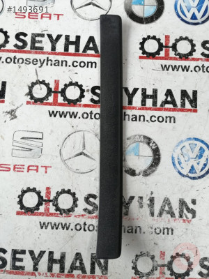 1K4853540B vw golf 5 sağ arka kapı eşik kaplaması