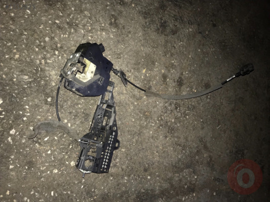 Renault Clio 4 sağ ön kapı kilidi ve kolu çıkma orjinal