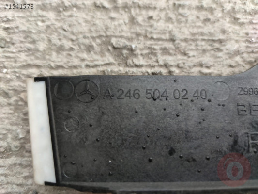 Mercedes CLA W176 Radyatör Sağ Alt Bakalit A2465040240