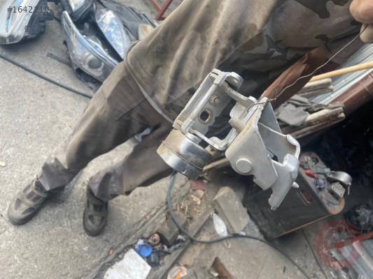 Çıkma Citroen C 5 sağ arka kapı menteşesi
