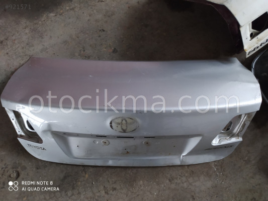 Toyota Avensis bagaj kapısı