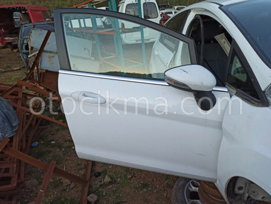FORD FİESTA 2012 SAĞ ÖN KAPI