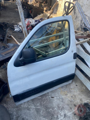 CİTROEN BERLİNGO SOL ÖN KAPI KOLU ÇIKMA