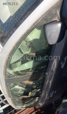2005 VOLVO V50 HATASIZ SAĞ TAKIM KAPI CAMI.