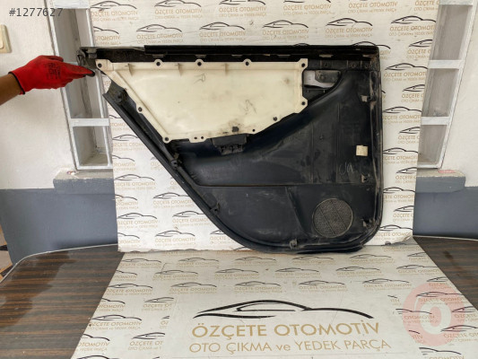 TOYOTA COROLLA SAĞ ARKA KAPI DÖŞEMESİ ORJİNAL ÇIKMA
