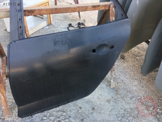 Megan 4 arka sol kapı