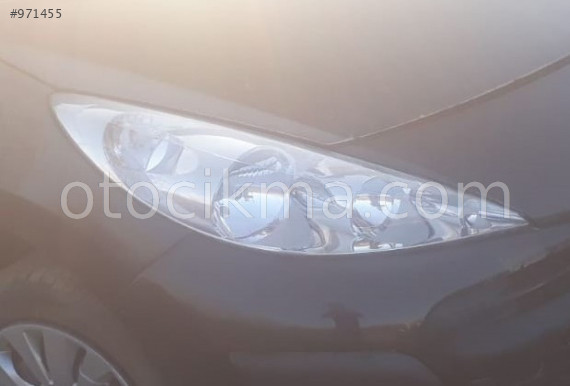 2009 model peugeot 207 1.4 orjinal sağ far