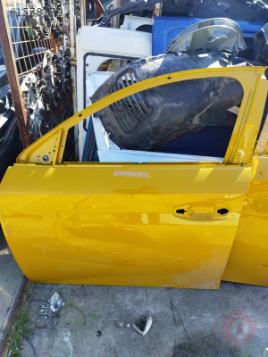 Peugeot 208 sol ön kapı çıkma