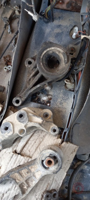 Opel Combo C ön motor kulağı