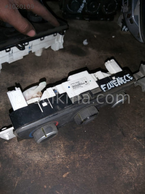 RENAULT FLUENCE KUMANDA PANELİ ÇIKMA PARÇA