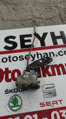 Y3B4839016M 00-05 seat leon arka sağ kapı kilidi
