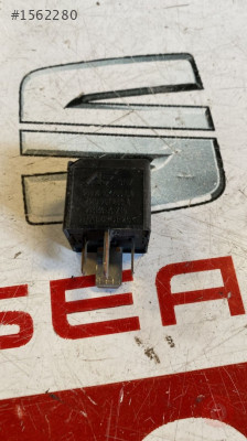 7M0951253A volkswagen audi seat skoda 100 nolu röle
