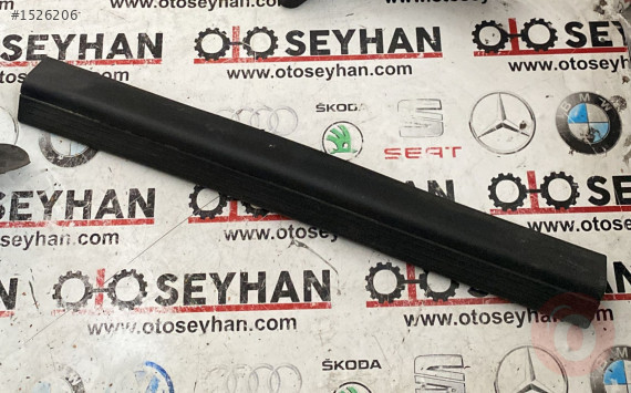 A2046860036 mercedes c180 w204 sağ ön kapı eşik trim kaplama