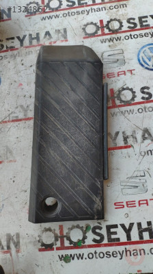 8D1864777 vw passat b5 sürücü ayak dayama kaplaması