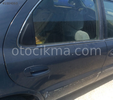 kia clarus 2.0 16v çıkma sağ arka dolu kapı
