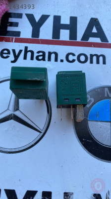 61366980177 bmw yeşil röle 4 pin