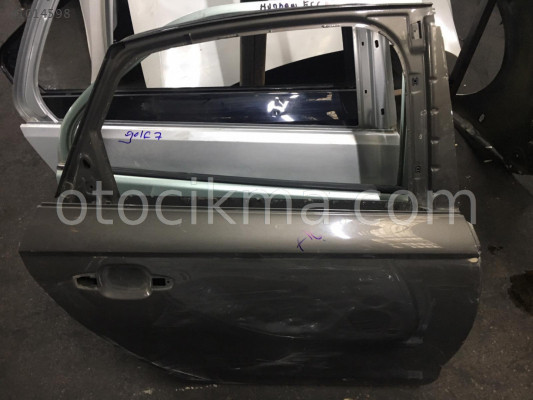 AUDİ A4 SAĞ ARKA KAPI  VE TÜM ÇIKMA ORJİNAL PARÇALAR