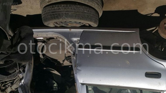 1999 TOYOTA COROLLA HATASIZ SAĞ YAN PANEL.